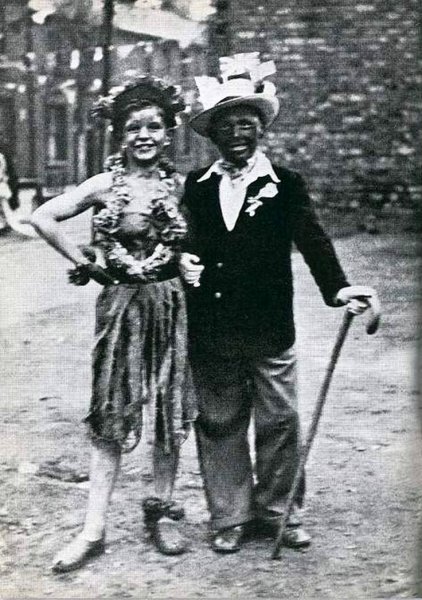 Yes, that's Ringo on the left, all togged up for a fancy-dress party.